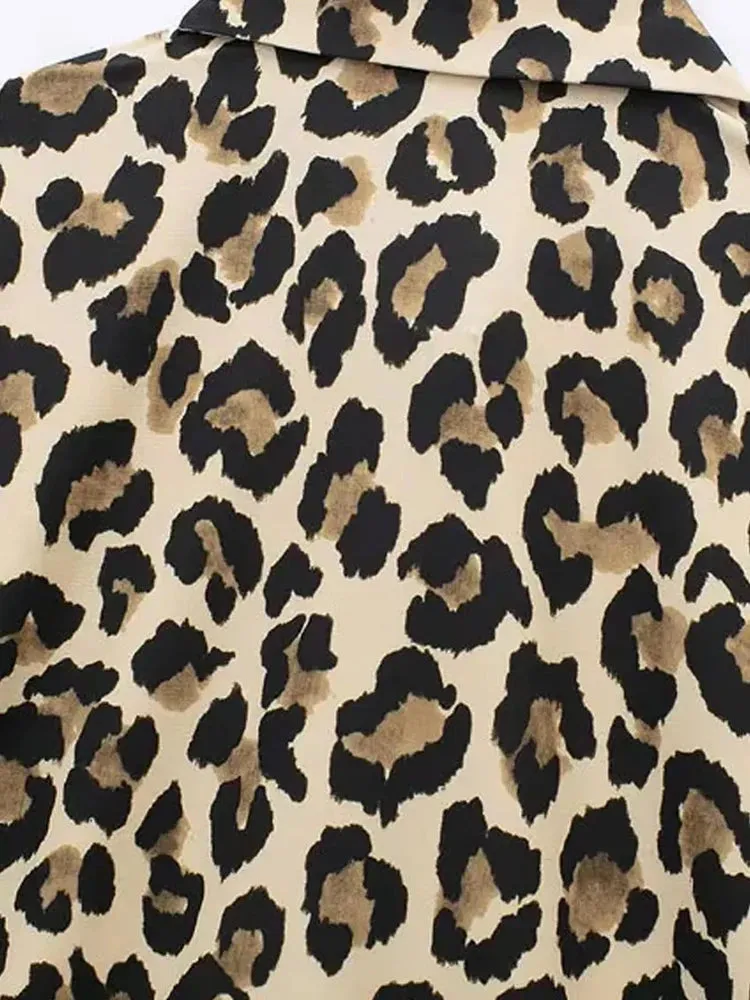 Vera | Chic Leopard Print Button-Up Blouse